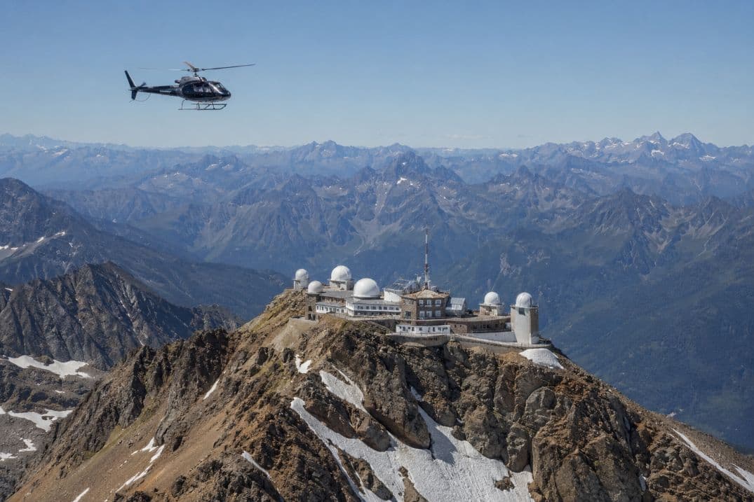 Vol en hélicoptère au Pic du Midi : survol des Pyrénées depuis les Hautes-Pyrénées