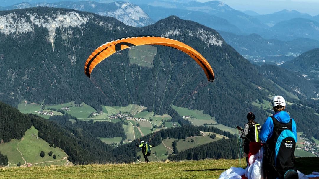 Comment fonctionne un parapente et comment se déroule un vol : guide simple pour comprendre