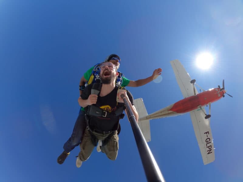 Saut en parachute tandem près de Tours : pourquoi vivre l’expérience à Sorigny ?