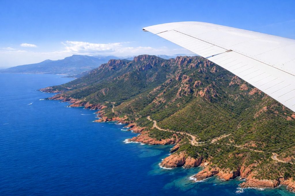 Survol du massif de l'Esterel