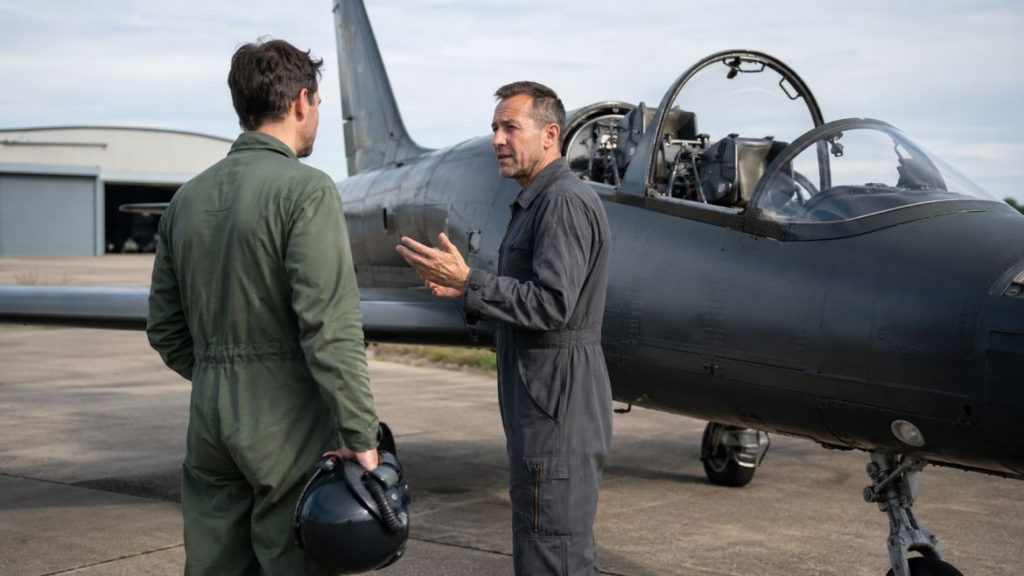 Briefing avant un vol en avion de chasse