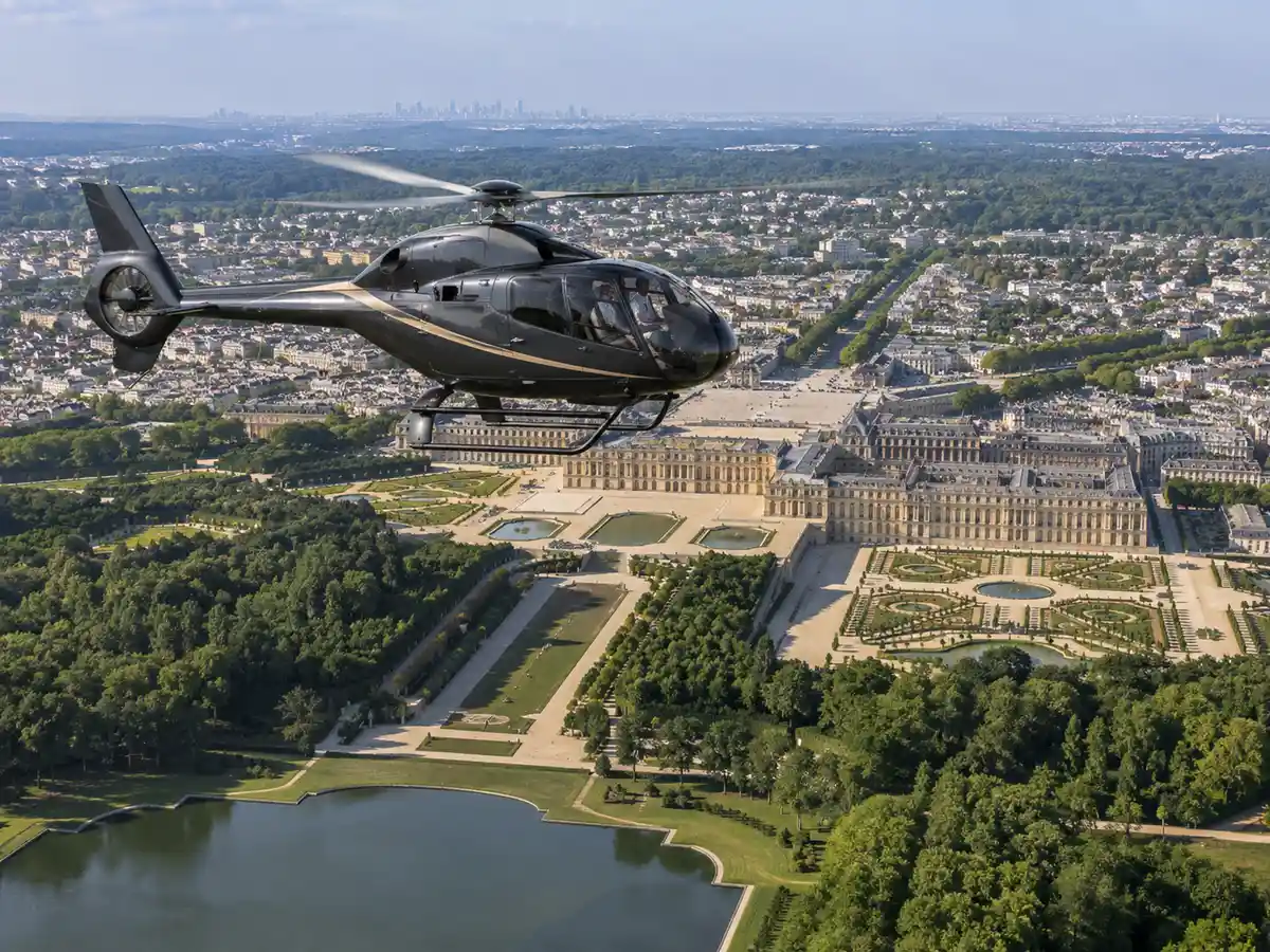Vol en hélicoptère au-dessus de Versailles et de ses jardins