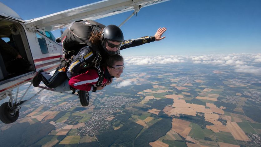 Sortie d'avion en parachute